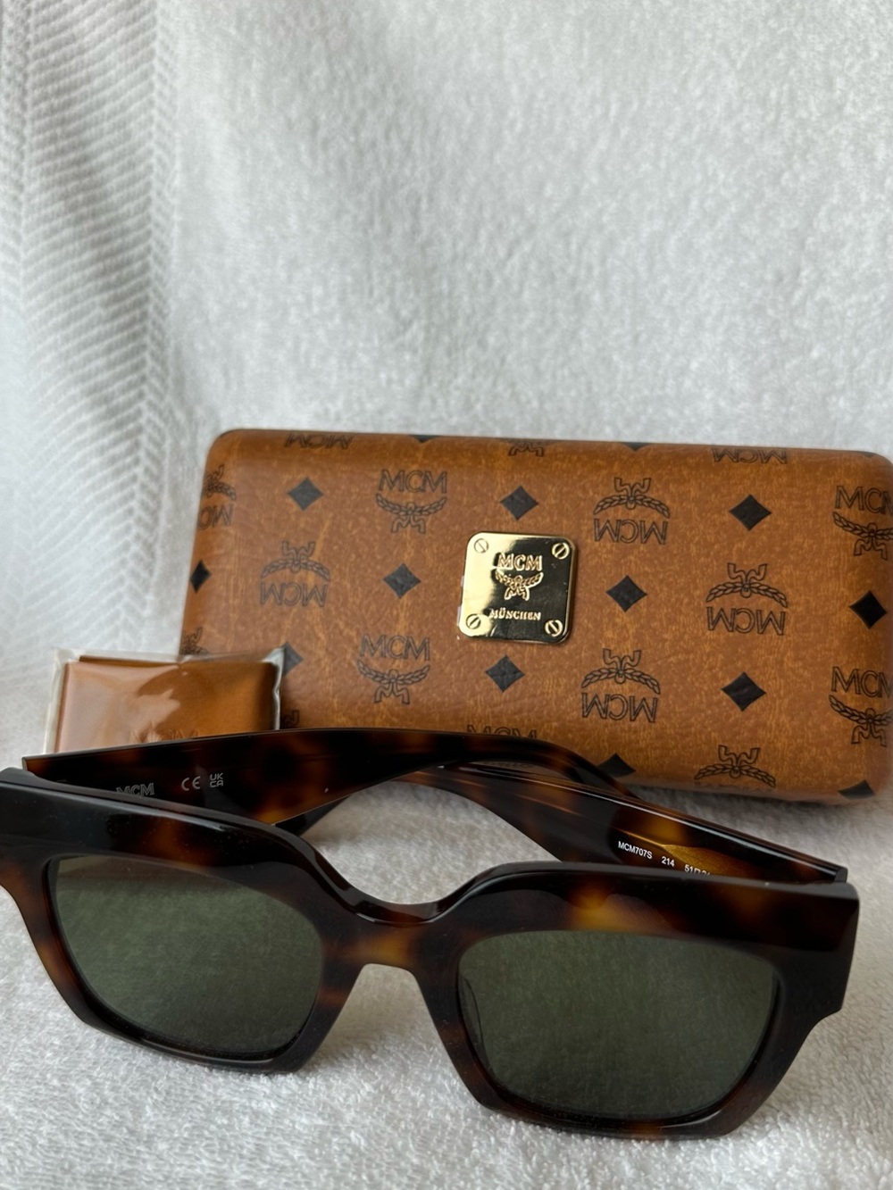 Full Inclusion MCM Havana Tortoiseshell Sunglasses - Authenticated by Poizon - Picture 3 of 13